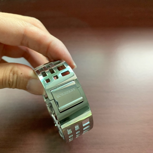 Burberry caged bangle watch - Picture 4 of 8